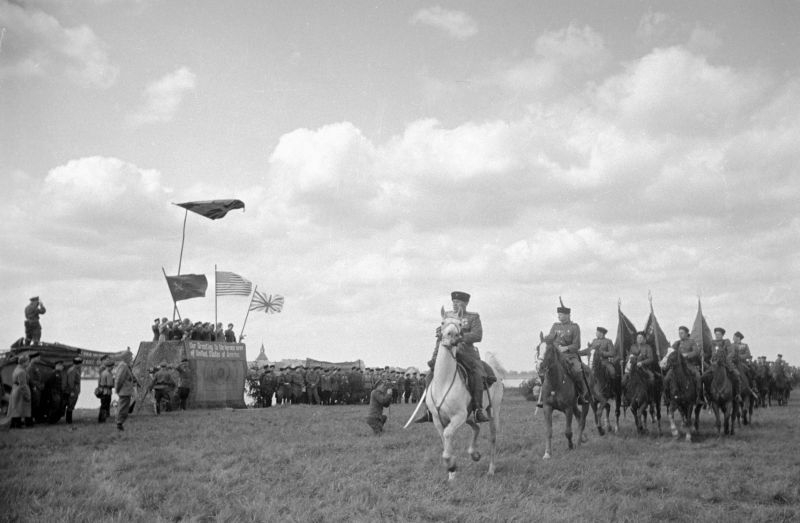 На Эльбе. Парад победителей