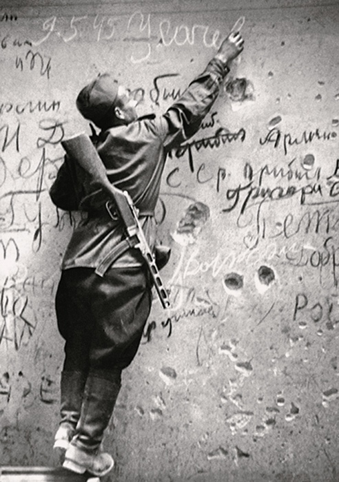 Фото Анатолий Морозов. Дошел солдат до Берлина