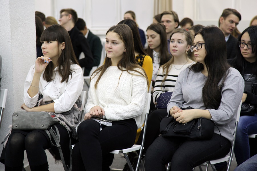 студенты омска. организация встреч. промобит омск директор. омск медицинский университет. университет студенты.